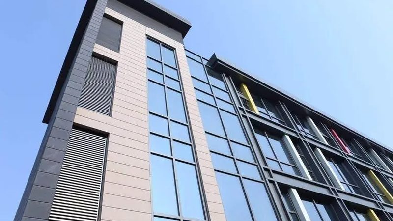 单元式幕墙系统安装：如何规避常见陷阱，选择专业公司**